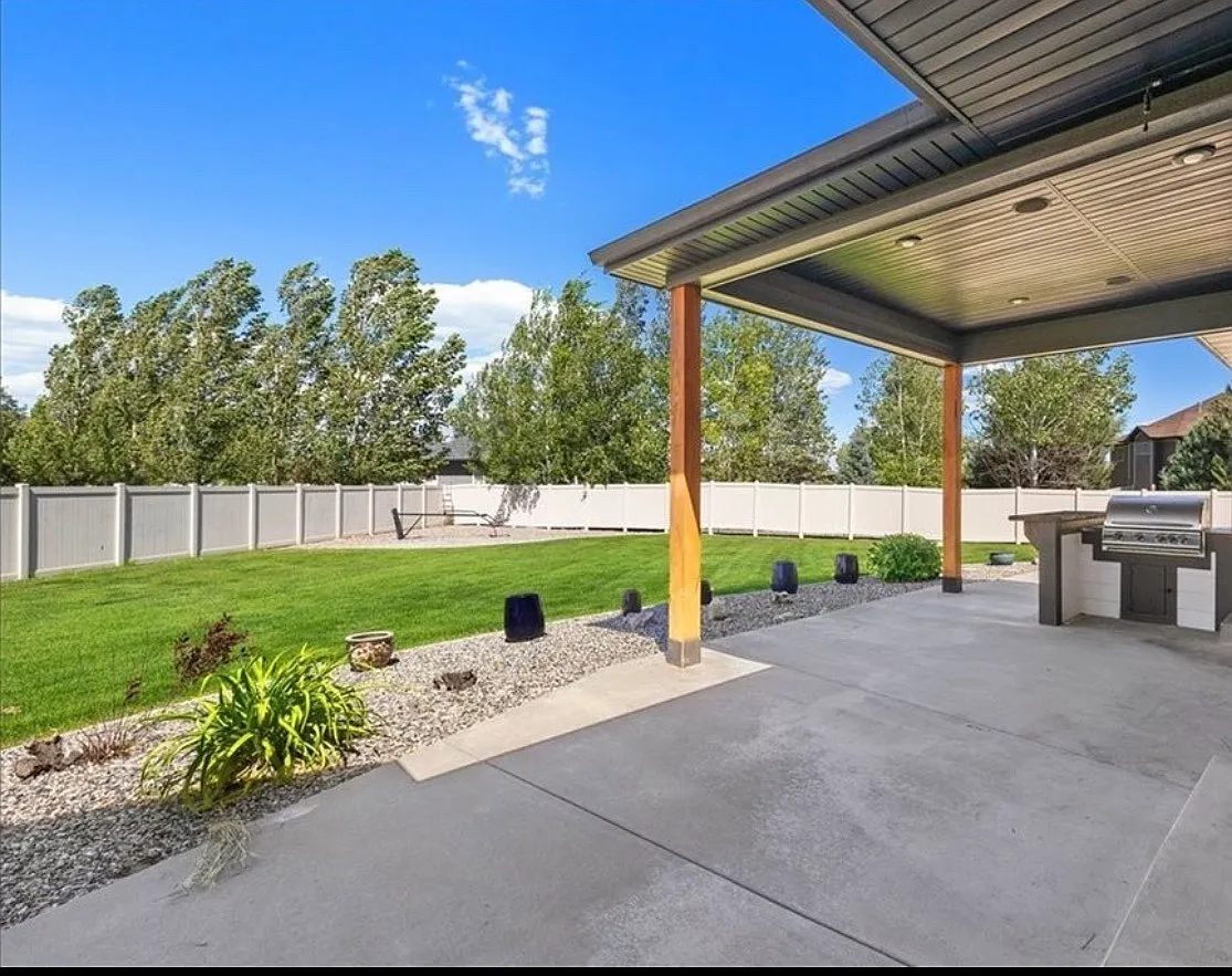 5 bed, 3818 sqft, $5,500 — Photo 3