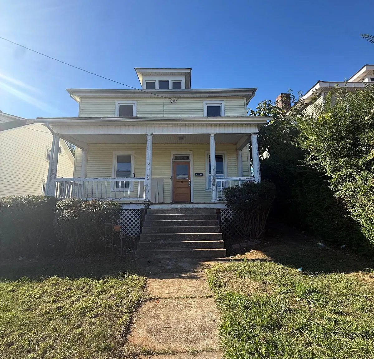 3 bed, 1.0 bath, $1,500 — Photo 1