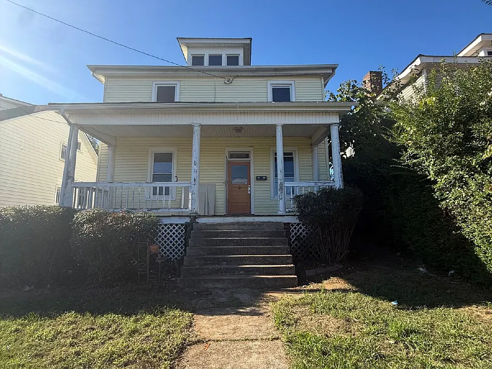 303 Essex St