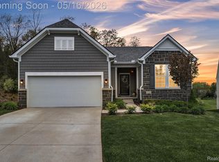 4628 Crestway Dr, Brighton, MI 48116