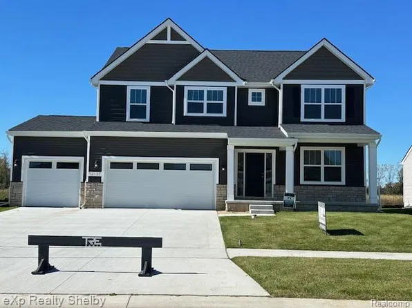 52137 Wellington Valley Dr, Macomb, MI 48042