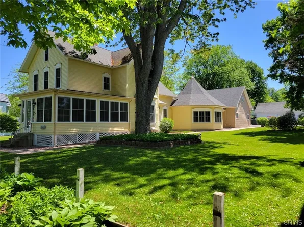 446 E Broadway St, Cape Vincent, NY 13618