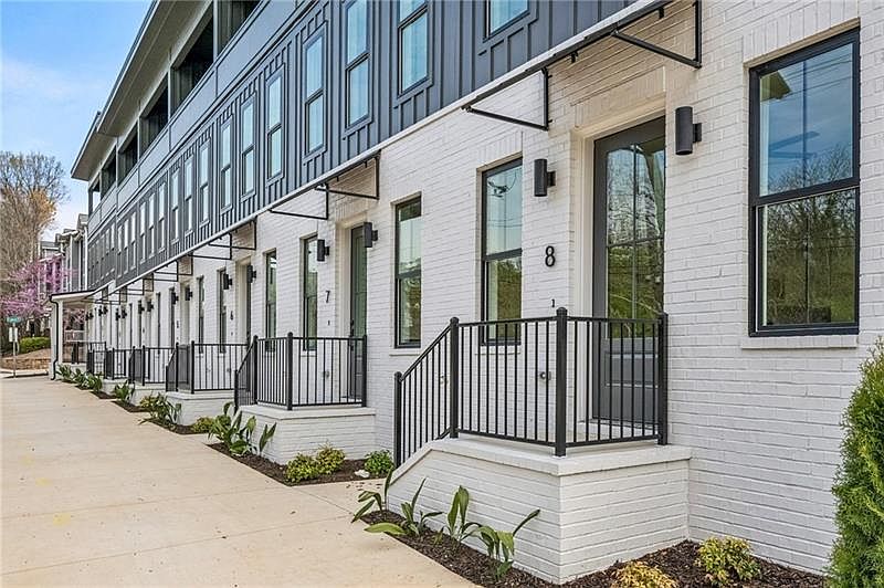 1st image of 1160 Boulevard Se #3