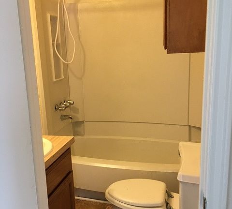 5th image of 118 Bridle Dr