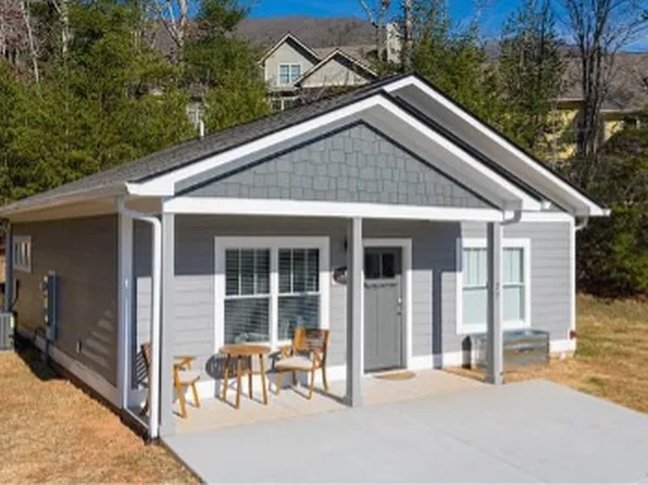 27 Westside Village Rd, Fairview, NC 28730