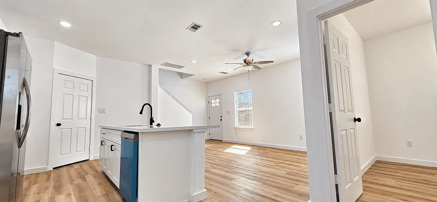 3 bed, 1600 sqft, $1,800 — Photo 2