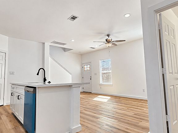 2nd image of 1052 N Ln #B