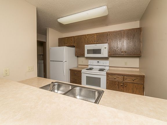 2nd image of 3900 S Carnegie Cir #305