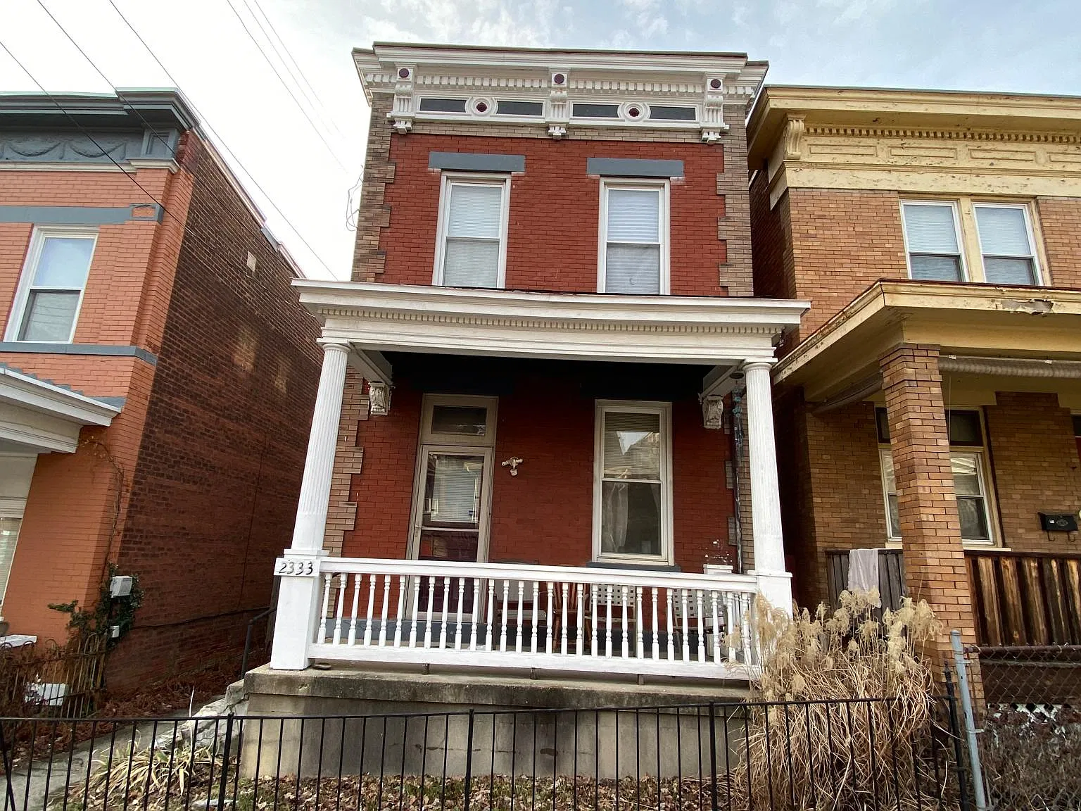 3 bed, 1920 sqft, $2,400 — Photo 1