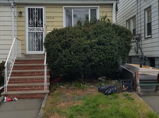 12318 25th Rd, Flushing, NY 11354