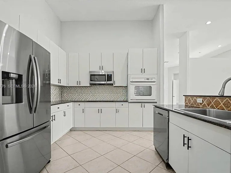 15957 SW 16th St — Photo 9