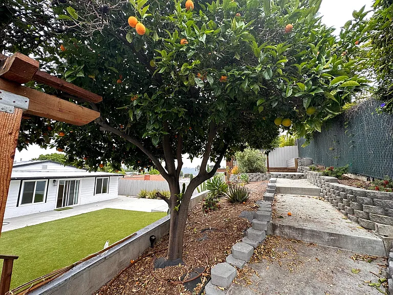 2078 Finch Ln — Photo 23