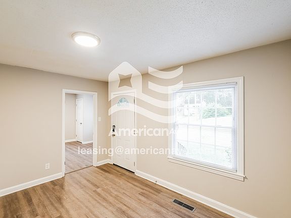 1852835_003_wm_-_living_room_13100603.jpg