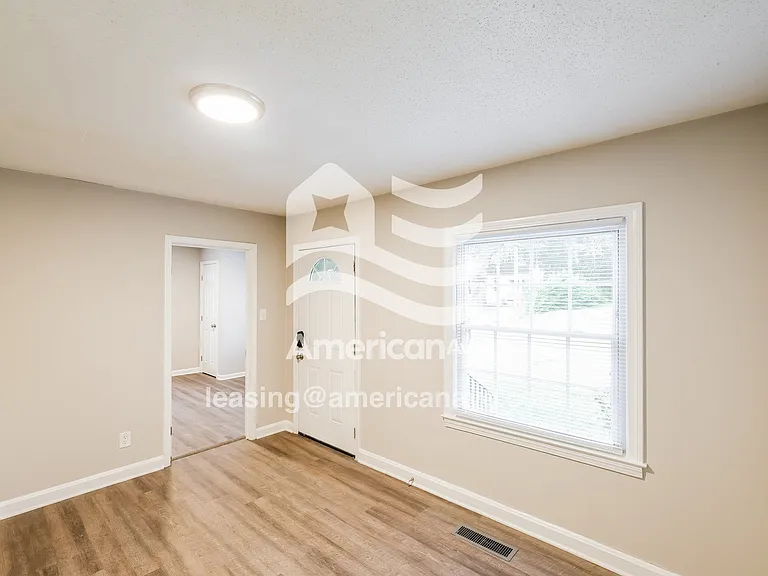 1852835_003_wm_-_living_room_13100603.jpg