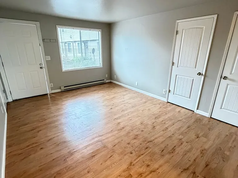 177 W C St #6 — Photo 19