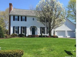 2 Ramble Wood Dr, Skaneateles, NY 13152