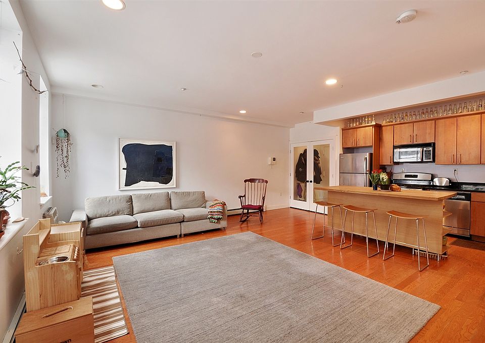1st image of 13 Irving Pl APT 1B
