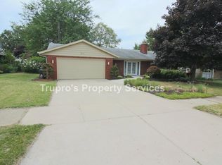 2718 S State St, Saint Joseph, MI 49085