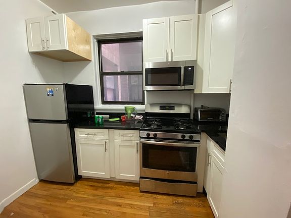 2nd image of 214 W 92nd St APT 44E