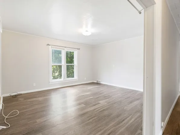 1012 Clay St - Cedar Falls, 1012 Clay St #1/2, Cedar Falls, IA 50613