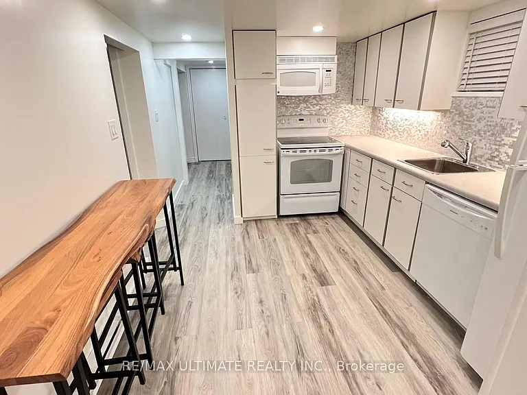 30 Ferris Rd — Photo 6