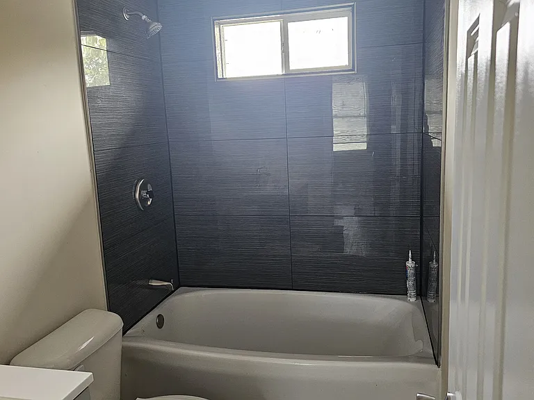 134 N Madison Ave — Photo 17