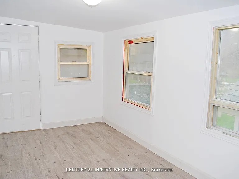 42 Saint Dunstan Dr #STUDIO — Photo 2