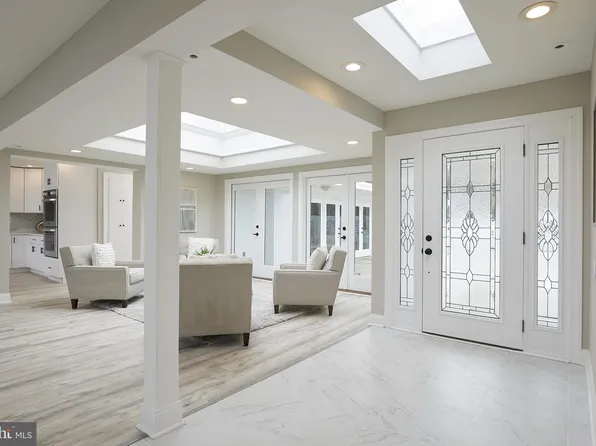 7415 Bradley Blvd, Bethesda, MD 20817