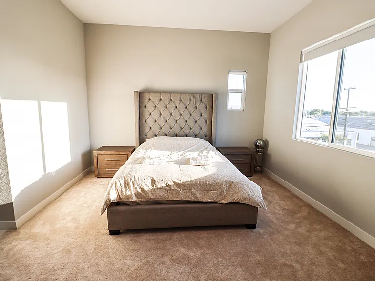 2049 W Rosecrans Ave — Photo 15