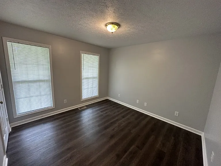 108 Roberts Dr — Photo 5