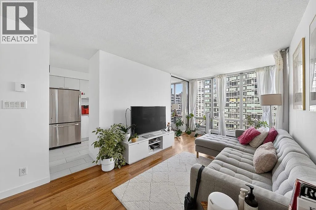 1200 Georgia St W — Photo 4