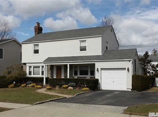 417 Laurel Rd, Rockville Centre, NY 11570