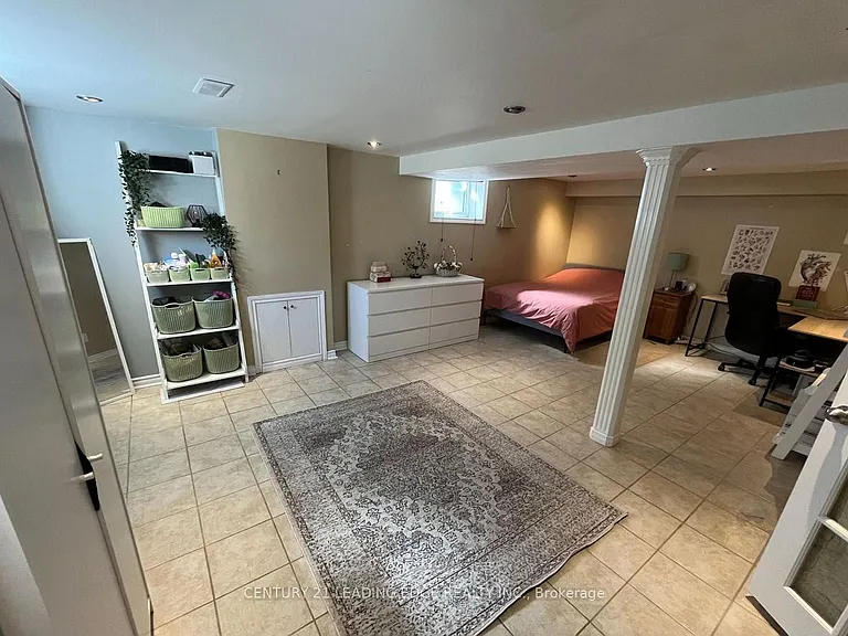98 W Flora Dr — Photo 2
