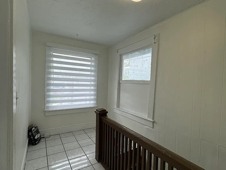 215 NE 26th Ter #C — Photo 10
