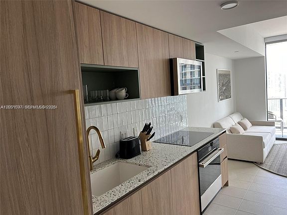 4th image of 159 NE 6th St #2807