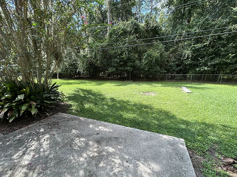609 Windsor Rd — Photo 24