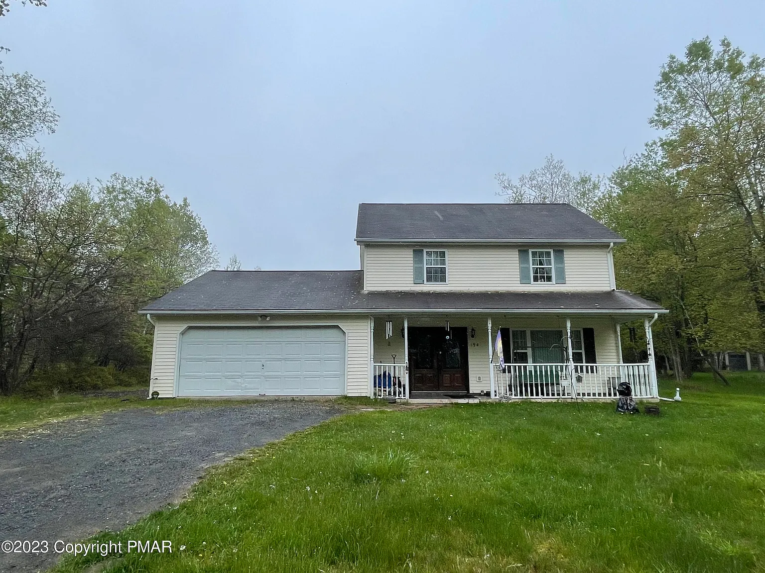 194 Center Dr photo 1