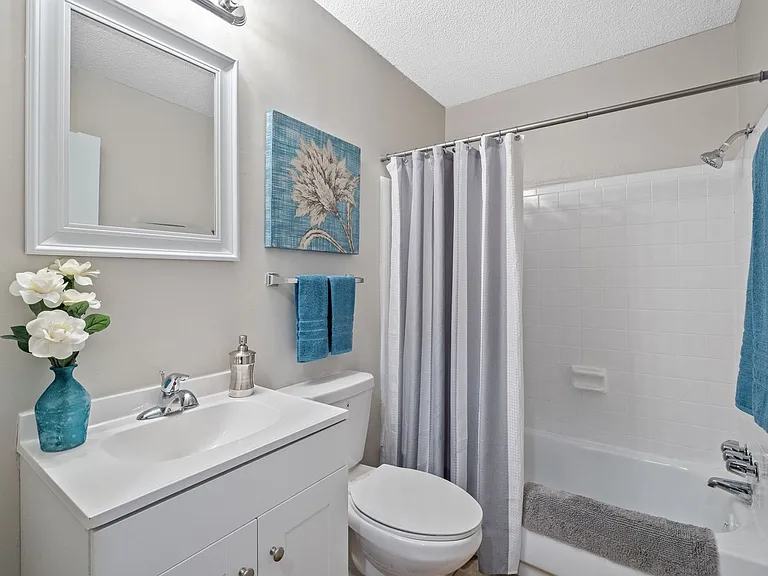 Silver Birch Apartments — Photo 57