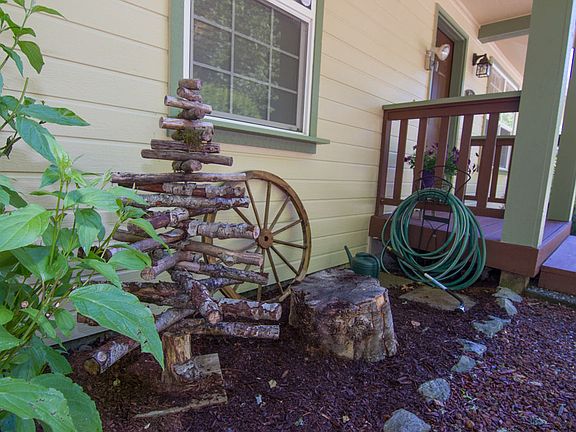 Charming front porch area