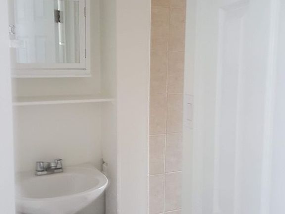 3rd image of 2711-21 Lincoln Ave #2711