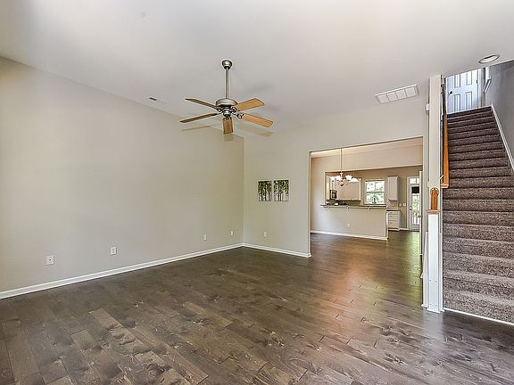 5th image of 135 Kensington St