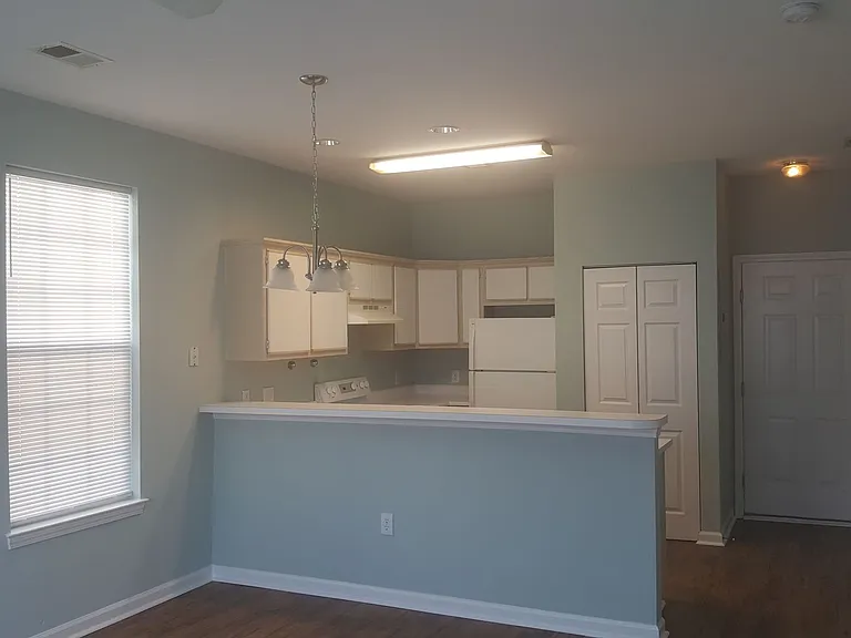 1310 River Oaks Dr #2E — Photo 1