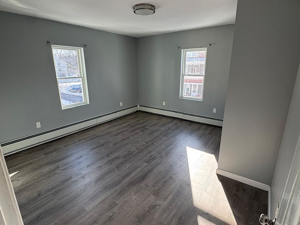 2nd image of 18 Stevens St