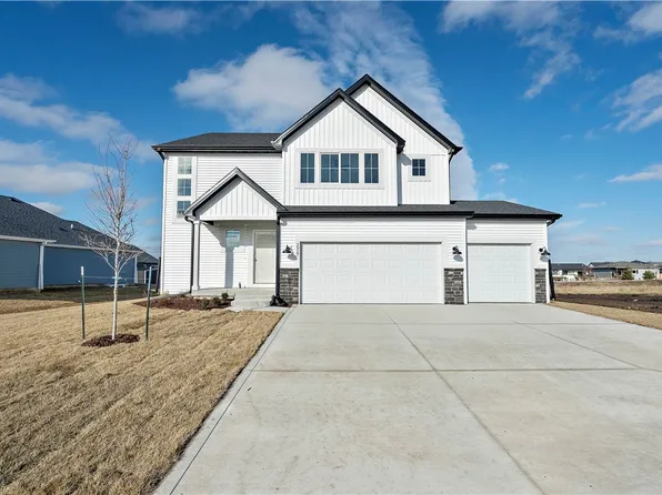 2927 Birchwood Dr, Norwalk, IA 50211