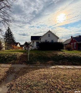 907 11th Ave S, Clinton, IA, 52732