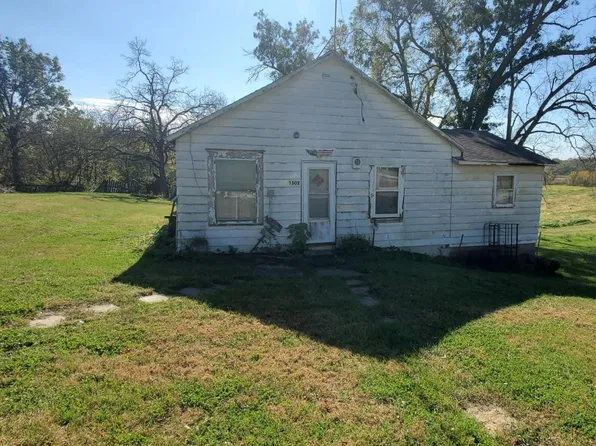 1302 York Ave, Chariton, IA 50049