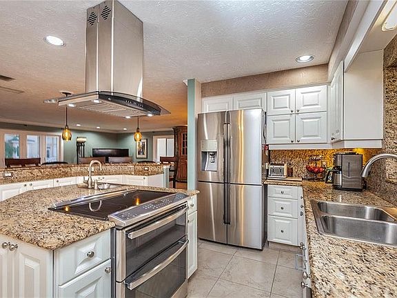3rd image of 5950 Bayview Cir S