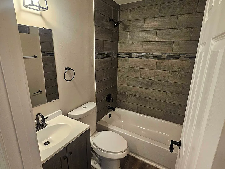 120 Perthshire Rd — Photo 5