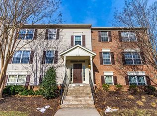 12107 Greenway Ct APT 301, Fairfax, VA 22033