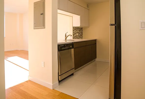 Rented by Kahen Properties | media 7